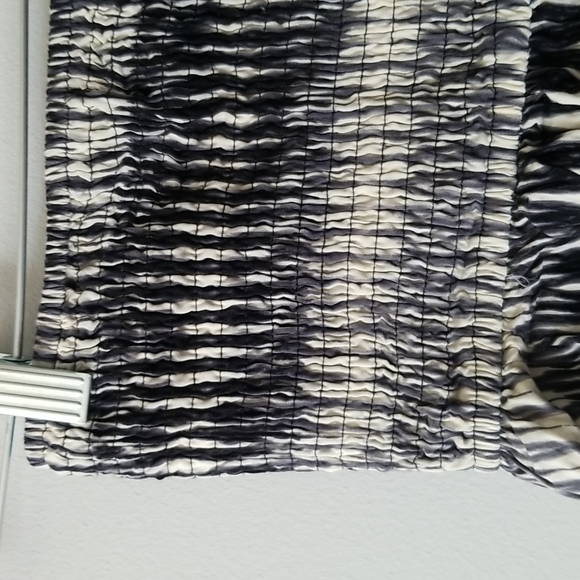 Forever 21 Asymmetrical skirt - Picture 4 of 5